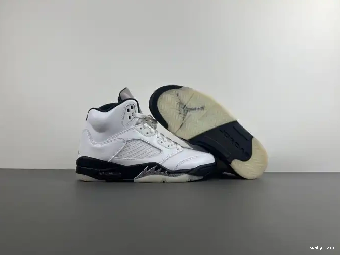 Rep Husky DD0587-110 'WHITE RETRO 5 BLACK' JORDAN AIR 0501